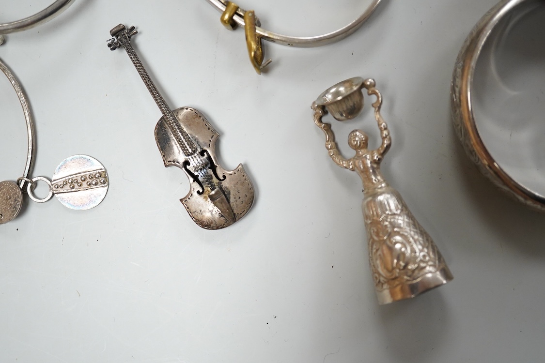 A small group of silver items including a William IV vinaigrette, William Simpson, Birmingham, 1835, 30mm, a later stamp case, two mounted photograph frames, two hinged bangles, together with a group of sterling or white